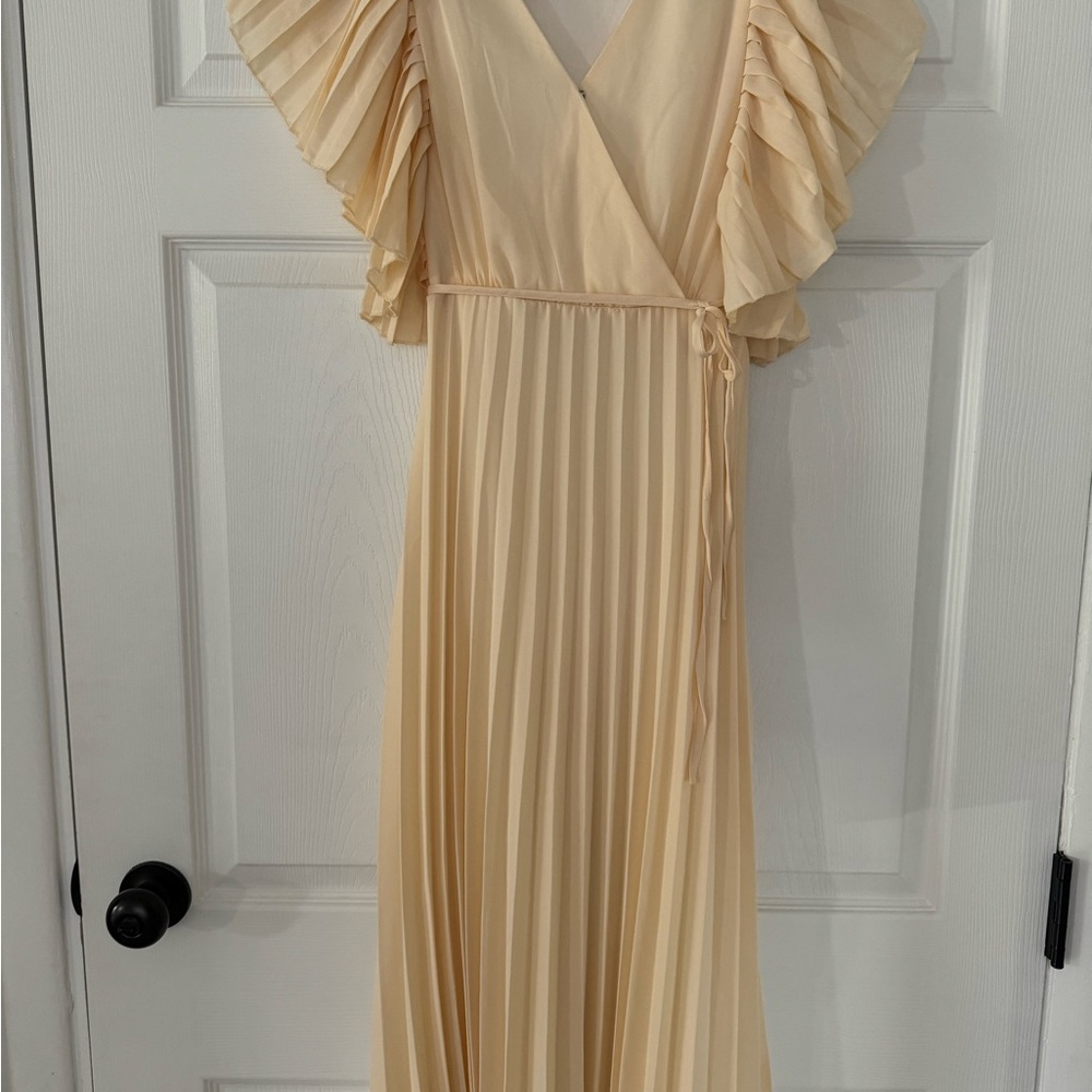 Polagram cream flutter sleeve, pleated dress - Picture 8 of 16